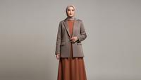 8 Model Gamis Syar’i dengan Blazer Longline Minimalis, Elegan, Modern, dan Tetap Tertutup