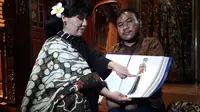 Anne Avantie mengajak Rahmat Hidayat ke Jakarta dan Semarang untuk memperkenalkan dunia fesyen (Liputan6.com/Komarudin)