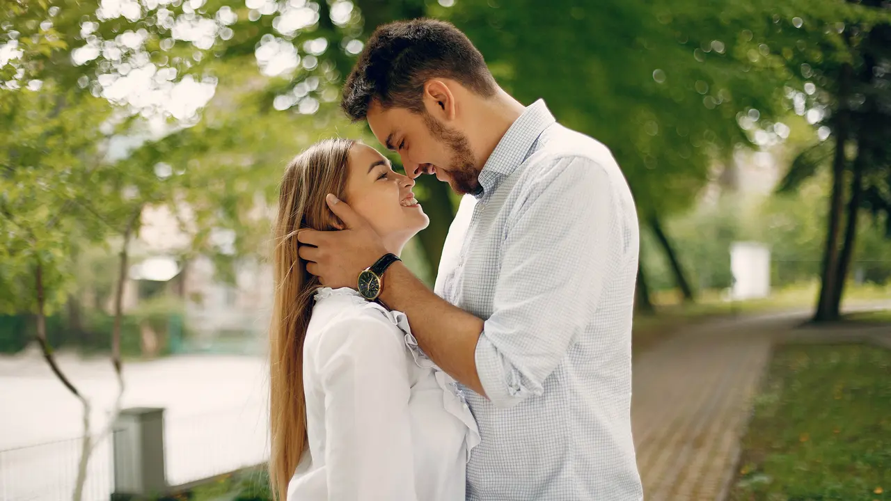 pasangan cinta
