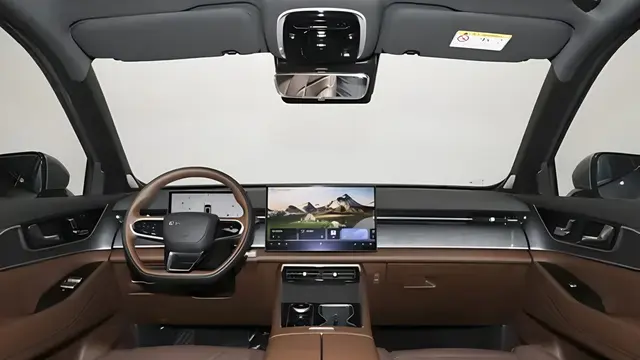 Interior premium Chery Tiggo 9 dengan layar ganda 24,6 inci dan opsi warna ungu senja (Chery)
