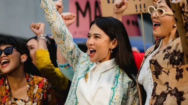 Kebaya Dian Sastro dalam Peringatan Hari Kebaya Nasional 2025
