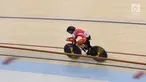 Pesepeda Ayustina Delia Priatna saat mengikuti balap sepeda nomor tanding individual persuiy 3000 m putri Asian Games 2018 di Jakarta Internasional Velodrome, Kamis (30/8). Ayustina kalah dari Ting Ying Huang asal Taiwan. (Merdeka.com/Imam Buchori)