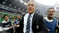 Marcello Lippi - Pelatih legendaris Italia ini dikenal sudah menghisap asap rokok sejak remaja. Lippi pernah terlihat merokok di stadion. Tepatnya sewaktu Timnas Italia berhasil memenangkan laga final Piala Dunia 2006 kontra Prancis. (AFP/Vicenzo Pinto)