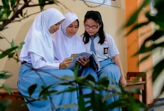 Ilustrasi siswa, pelajar, murid SMA, anak sekolah. (Photo by Ed Us on Unsplash)