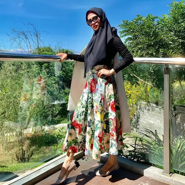 Della Perez berhijab