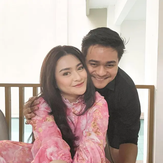 Jadi Wali Nikah Nadya Holscher, Ini 6 Potret Jordy Holscher Bareng Saudara Perempuannya