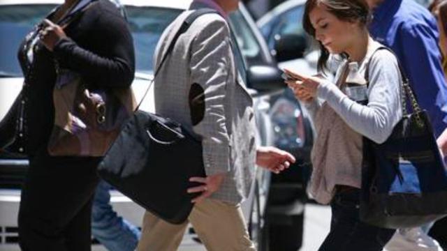 Gambar Akibat Anak Sering Main Hp - Berbagai Permainan