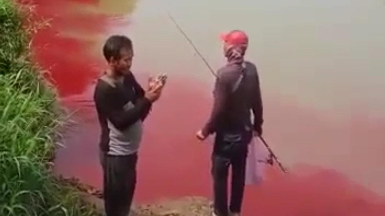 Tangkapan layar video viral pencemaran Sungai Cisadane di Tangsel