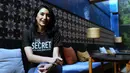 "Saya menggemuk, sedih. Krisis bodi. Makan mulu saya, naik 6 kilo, nikah 54 sekarang 61," kata Tyas Mirasih di kawasan Kemang, Jakarta Selatan, Jumat (2/3/2018). (Nurwahyunan/Bintang.com)