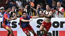 Selebrasi emosional pemain Phạm Minh Phuc usai mencetak gol kemenangan Timnas Vietnam U-22 atas Timnas Thailand U-22 dalam laga final SEA Games 2025 di Stadion Rajamangala, Bangkok, Kamis (18/12/2025). (AFP/Lillian Suwanrumpha)