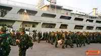 KRI Tanjung Kambani-971 Debarkasi Personel Pamtas