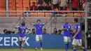<p>Selebrasi pemain Timnas Brasil U-17, Da Mata (kedua kiri) setelah mencetak gol kedua ke gawang Timnas Inggris U-17 pada laga ketiga Grup C Piala Dunia U-17 2023 di Jakarta International Stadium, Jakarta Utara, Jumat (17/11/2023). (Bola.com/Ikhwan Yanuar)</p>