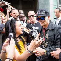 Foto Johnny Depp yang terlihat kurus sangat membuat para penggemarnya merasa khawatir. (Splash News/ E! News)