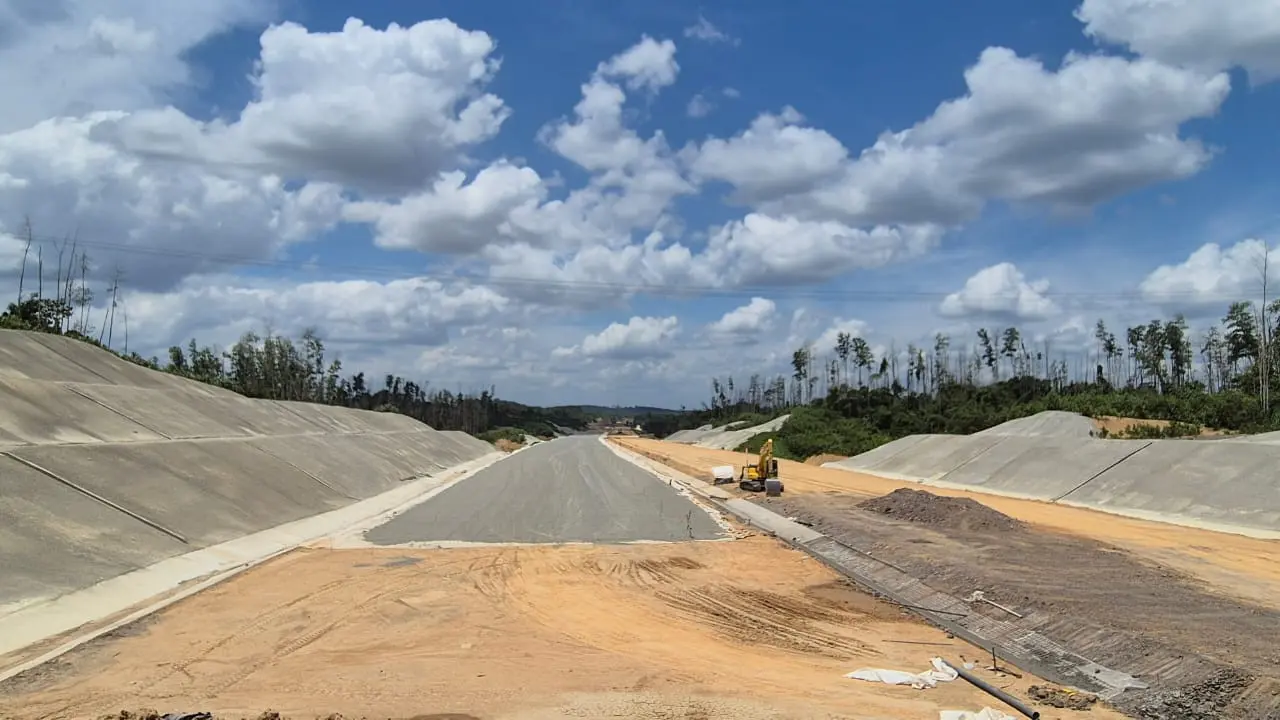 Proyek pembangunan Jalan Tol IKN Seksi 6B Outer Ring Road-Simpang ITCHI, dan Akses Tol IKN Seksi 6C Simpang ITCHI-Simpang 1B Sumbu Kebangsaan Sisi Timur. (Dok Kementerian PUPR)