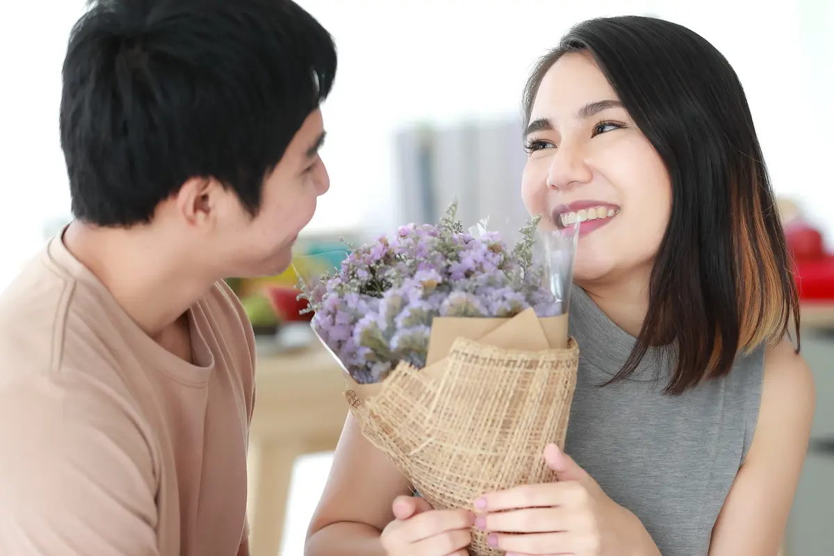 perempuan dan pasangan april 7