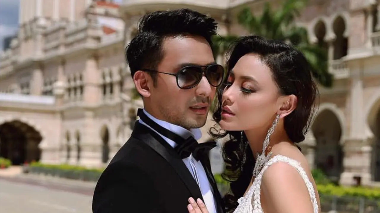 [Bintang] 8 Potret Romantis Whulandary Herman dan Nik Ibrahim