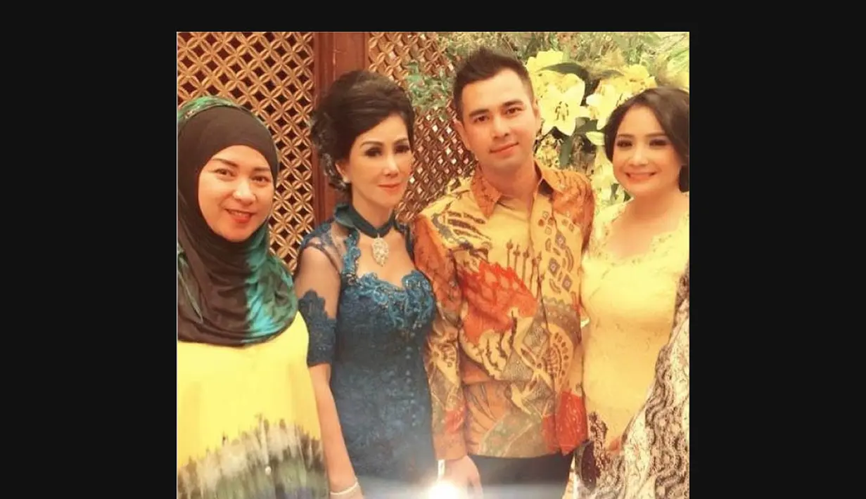 Kebahagiaan tengah dirasakan pasangan Raffi Ahmad dan Nagita Slavina. Sabtu (09/08/14) Raffi memboyong keluarganya melamar kekasihnya itu (Instagram)