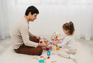 Di periode awal kehidupan, anak mengalami proses belajar yang sangat cepat. Otak mereka membentuk jutaan koneksi baru setiap harinya, yang akan menjadi dasar kemampuan berpikir, berkomunikasi, hingga bersosialisasi di masa depan. (foto/dok: freepik)