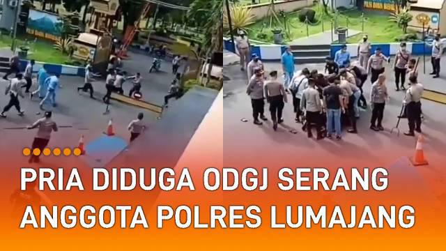 Video seorang pria diduga ODGJ masuk ke dalam halaman Polres Lumajang dengan membawa pisau viral di media sosial.