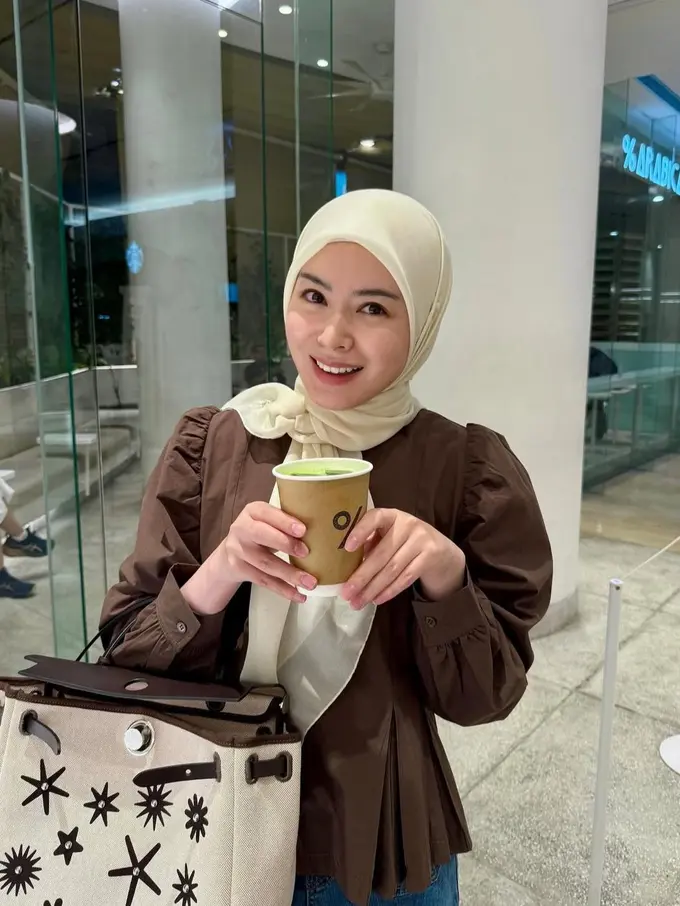 Mix and Match Hijab Segiempat ala Ayana Moon (Instagram/@xolovelyayana)