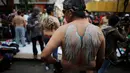 Sejumlah orang saat mengikuti World Naked Bike Ride di pusat kota Mexico City , Meksiko , 11 Juni 2016. Kegiatan ini juga sebagai protes terhadap kehidupan manusia yang bergantung pada kendaraan bermesin dan bahan bakar minyak. (REUTERS / Tomas Bravo)