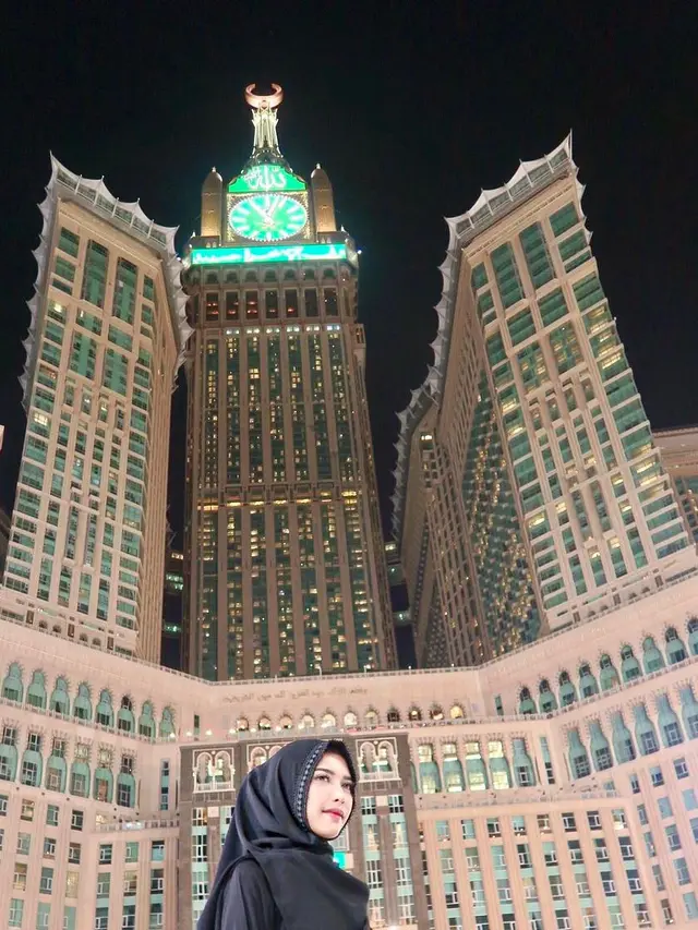 7 Potret Rica Andriani Saat Pakai Hijab Ini Makin Menawan