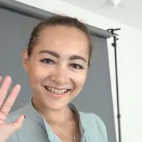 Setelah bercerai dengan Marcellino Lefrandt, Dewi Rezer terlihat aktif kembali di dunia hiburan. Apakah Dewi senang bisa kembali ke dunia hiburan?