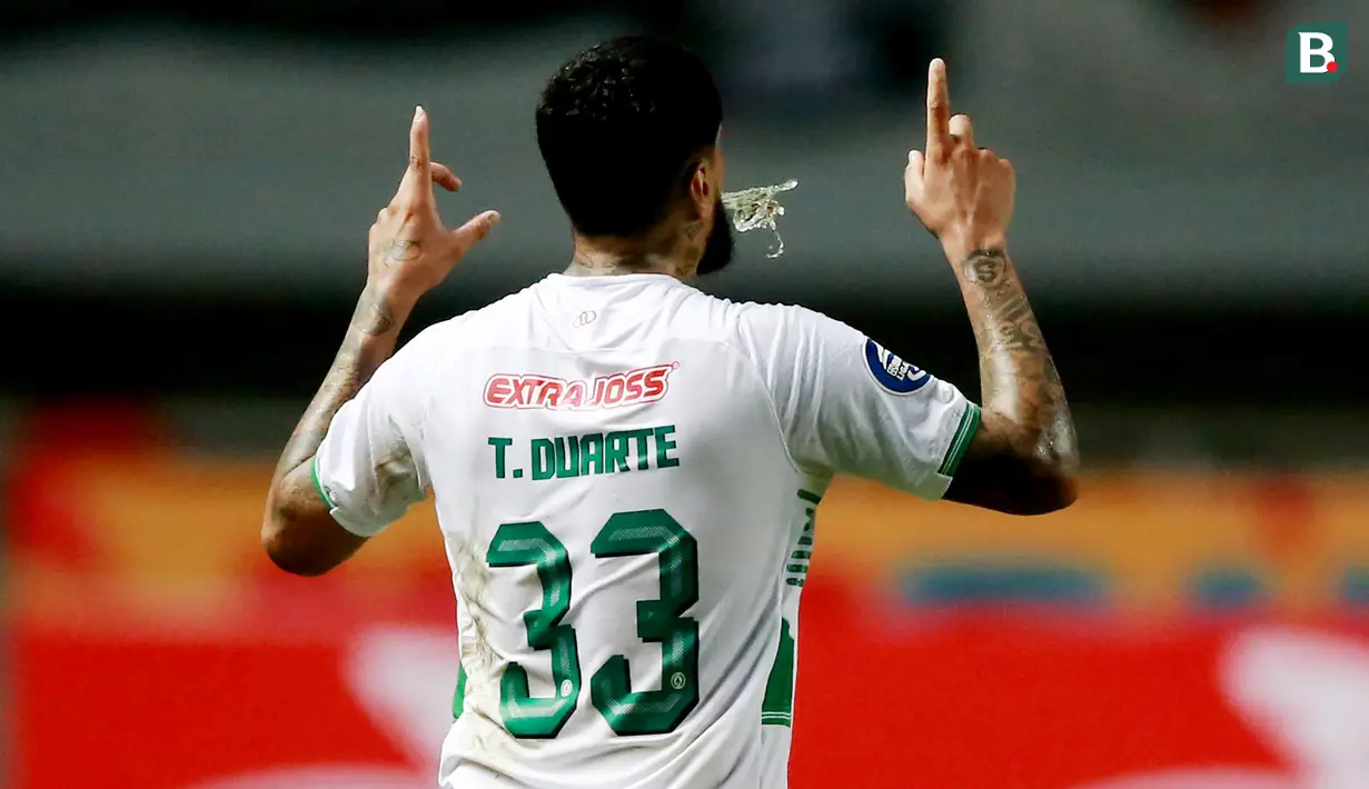 Pemain PSS Sleman, Tallysson Duarte melakukan selebrasi usai mencetak gol ke gawang RANS Nusantara FC dalam laga pekan ke-2 BRI Liga 1 2022/2023 antara RANS Nusantara FC melawan PSS Sleman di Stadion Pakansari, Bogor, Jumat (29/7/2022) malam WIB. (Bola.com/M Iqbal Ichsan)