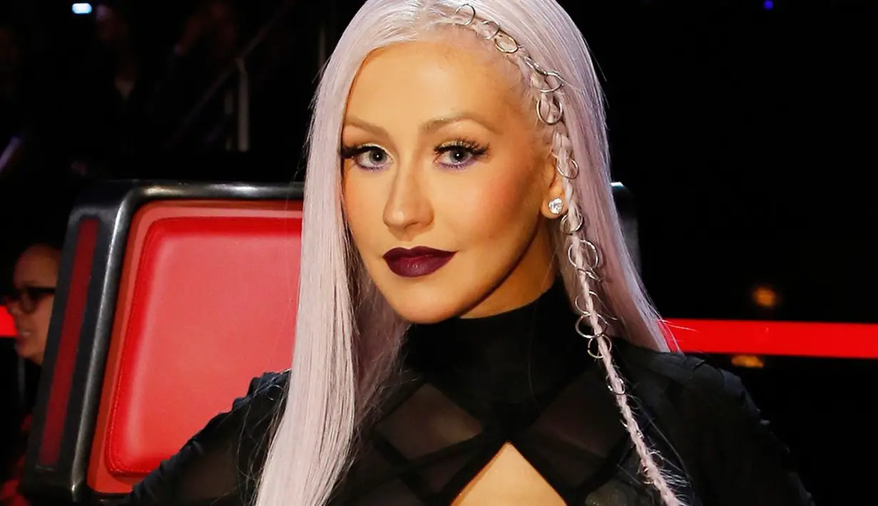 Christina Aguilera sendiri biasanya tampil full makeup dengan ciri khasnya. (Access)