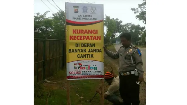 Bikin Ngenes, Ini Spanduk Polisi Buat Para Jomblo yang Mudik