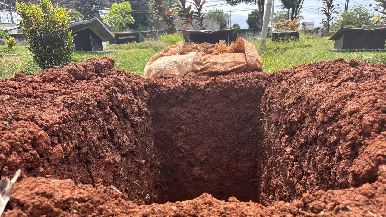 Makam Alvaro Kiano Nugroho