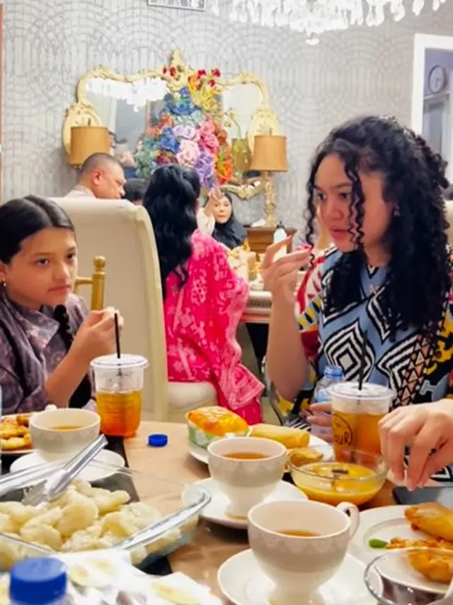 6 Potret Keakraban Amora Lemos dan Arsy saat Buka Puasa di Rumah Krisdayanti