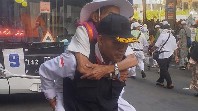 Jemaah Haji Indonesia usai melaksanakan prosesi puncak haji di Arafah - Muzdalifah - Mina (Armuzna).