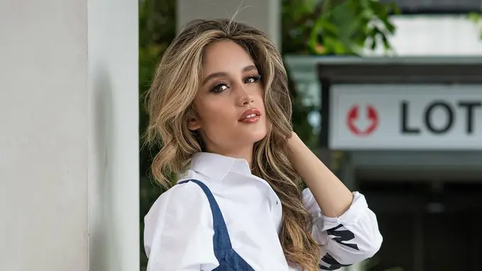 [Bintang] Cinta Laura