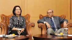 Ketua Komisi II DPR RI Rambe Kamarulzaman dan peneliti senior LIPI Prof Dr Siti Zuhro dalam acara Dialog Pilar Negara bertema "Pemilu Serentak di Seluruh Indonesia" di Komplek Parlemen Senayan, Jakarta, Senin (13/4/2015). (Liutan6.com/Helmi Afandi)