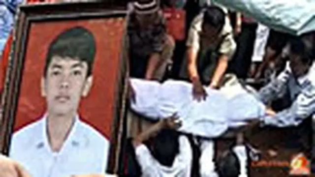 Suasana Duka Iringi Pemakaman Alawy Yusianto Putra