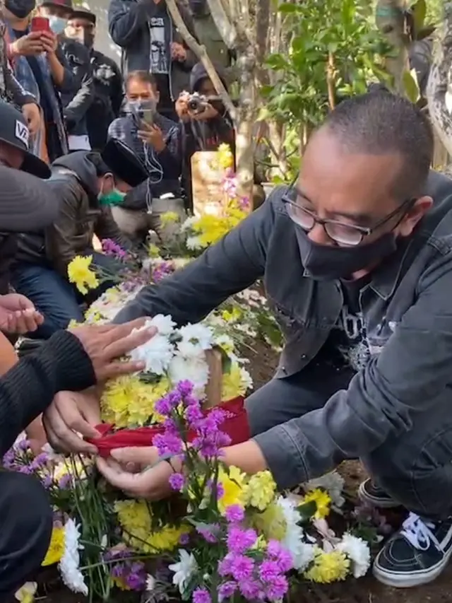 Pemakakaman Eben Burgerkill