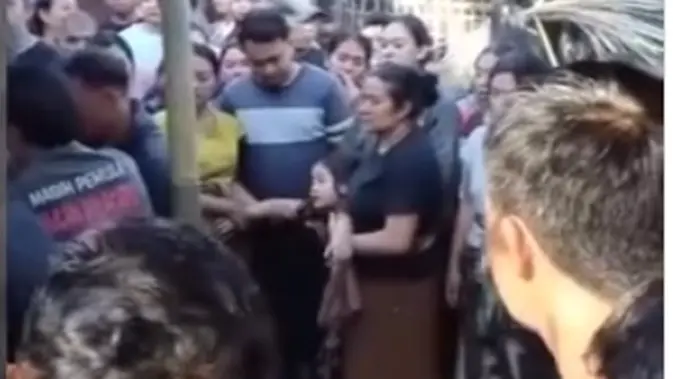 Momen Pilu Anak Tangisi Ayahnya Tewas Dikeroyok Usai Dituduh Curi Ayam