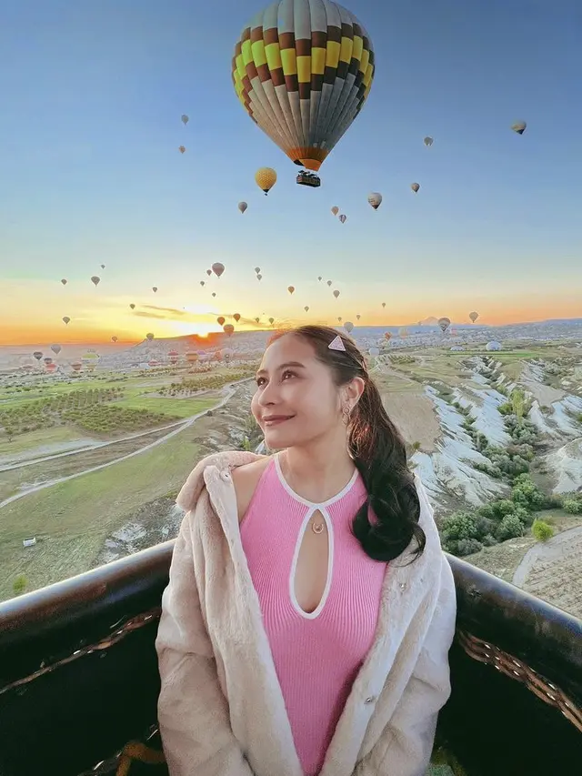 Gaya Rambut Panjang Prilly Latuconsina yang bisa jadi inspirasimu,credit: @prillylatuconsina96