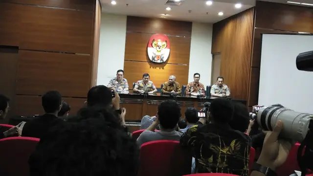 Kapolri, Jenderal Pol Idham Azis bertemu dengan Ketua KPK Agus Rahardjo, Senin (4/11/2019). (Liputan6.com/Ady Anugrahadi)