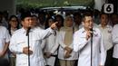 Kedatangan Hary Tanoe yang mengenakan kemeja putih lengan panjang langsung disambut oleh Prabowo Subianto dengan ramah dan hangat. (Liputan6.com/Johan Tallo)