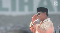 Calon Presiden nomor urut 02 Prabowo Subianto menyampaikan orasi politiknya dalam kampanye akbar Prabowo-Sandi di Stadion Utama Gelora Bung Karno (SUGBK), Jakarta, Minggu (7/4). Kampanye akbar Prabowo-Sandi diawali dengan salat tahajud dan salat subuh berjamaah. (Liputan6.com/Herman Zakharia)