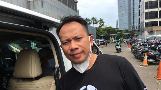 Vicky Prasetyo Dituntut 8 Bulan Penjara, Ibunda: Ini Kiamat Buat Hidup Mama - Vimarsana News