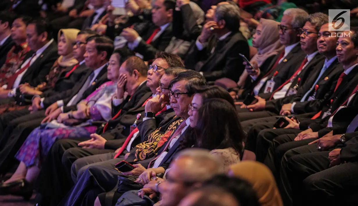 Sejumlah menteri Kabinet Kerja menghadiri penganugerahan pin alumni kehormatan Lembaga Ketahanan Nasional (Lemhanas) kepada Menteri Koordinator Pembangunan Manusia dan Kebudayaan Puan Maharani di Gedung Lemhanas, Jakarta, Kamis (5/9/2019). (Liputan6.com/Faizal Fanani)