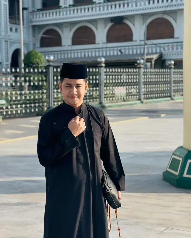 10 Seleb ini ternyata pernah belajar di pesantren, Nikita Mirzani dulunya santri Gontor