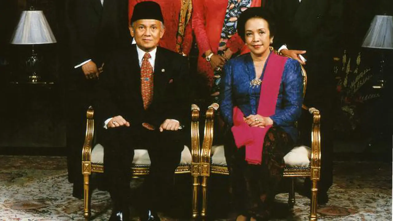 Bikin Haru, Ini Puisi Habibie Saat Ditinggal Pergi Ainun