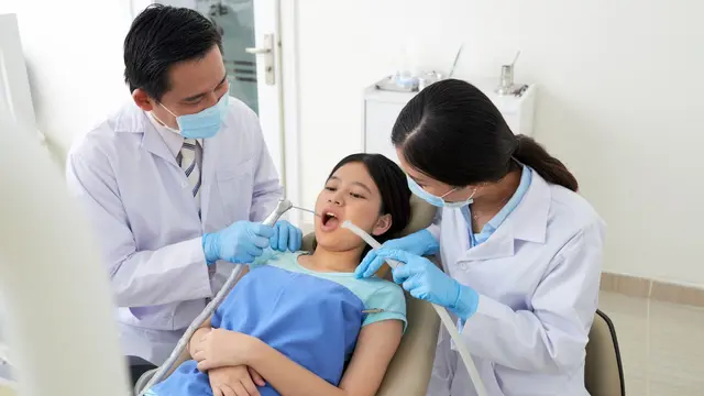 Tidak Cuma Kopi, Kebiasaan Sepele Ini Juga Bisa Jadi Penyebab Gigi Kuning - 5