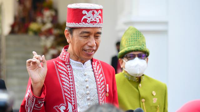 Pakaian Adat yang Dikenakan Jokowi dan Ibu Iriana