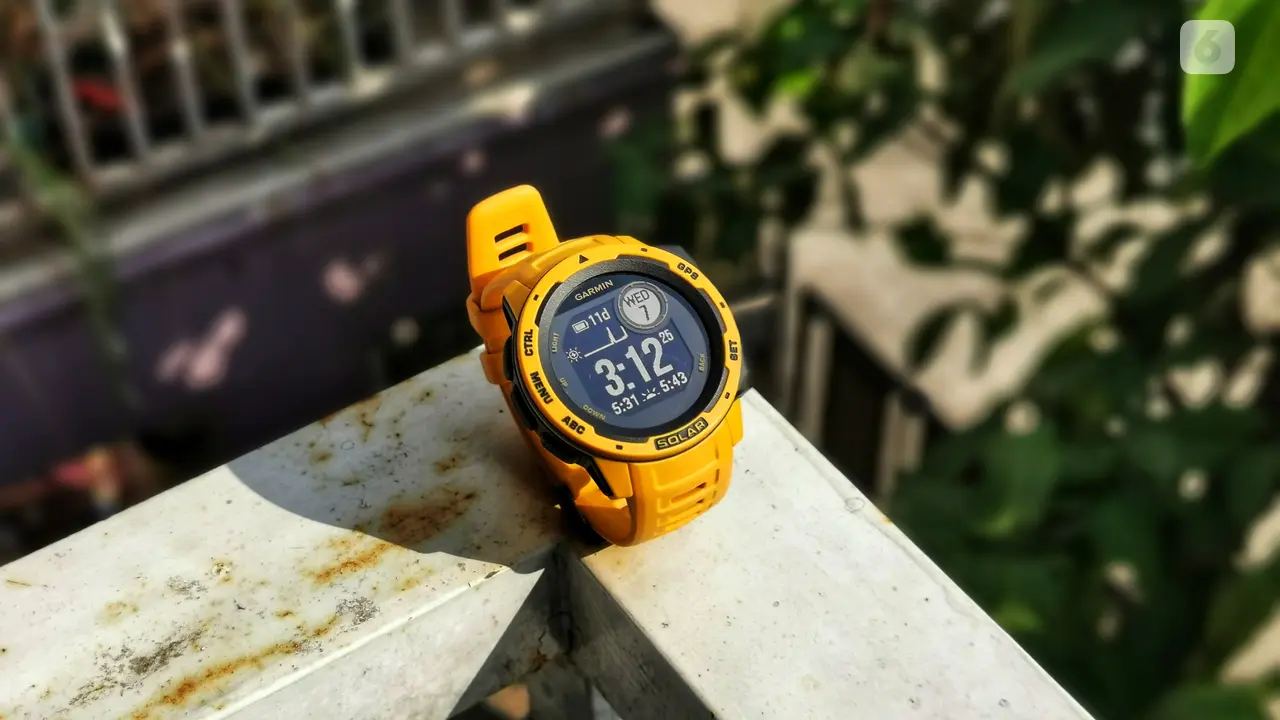 Smartwatch Bertenaga Surya Garmin Instinct Solar
