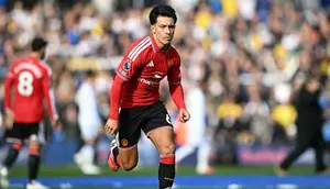 Michael Carrick Ungkap Alasan Tarik Keluar Lisandro Martinez saat MU Ditahan Leeds United